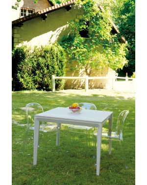 Ouverte avec une allonge, table au quotidien.